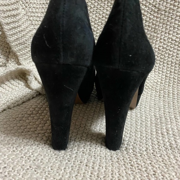 BCBGeneration‎ High Heels, Size 7.5 - Picture 4 of 6